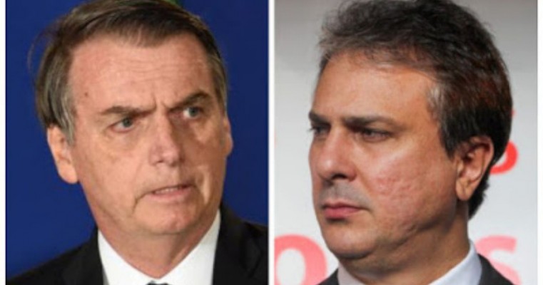 Bolsonaro afirma que Camilo enfrentou ataques de facções no Ceará com pulso forte