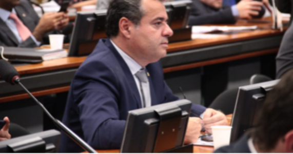 Deputado pernambucano impetra ação no STF para obrigar Guedes a mostrar dados da previdência
