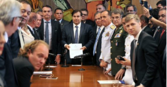 Bolsonaro diz que ‘custo vai aumentar muito mais’ se militares tiverem as mesmas regras de outras profissões