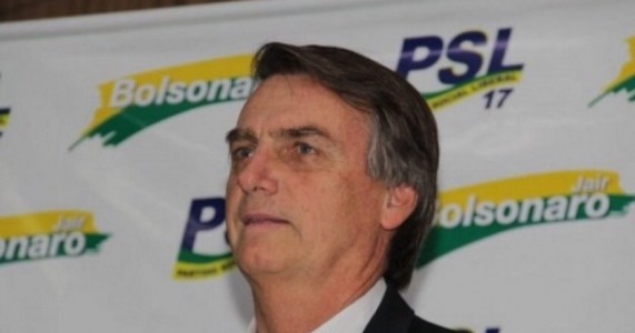 Decreto de Bolsonaro facilita porte de armas para advogado, político, caminhoneiro e repórter policial
