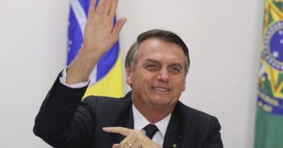 Previdência deve ser aprovada "sem tantas modificações", diz Bolsonaro