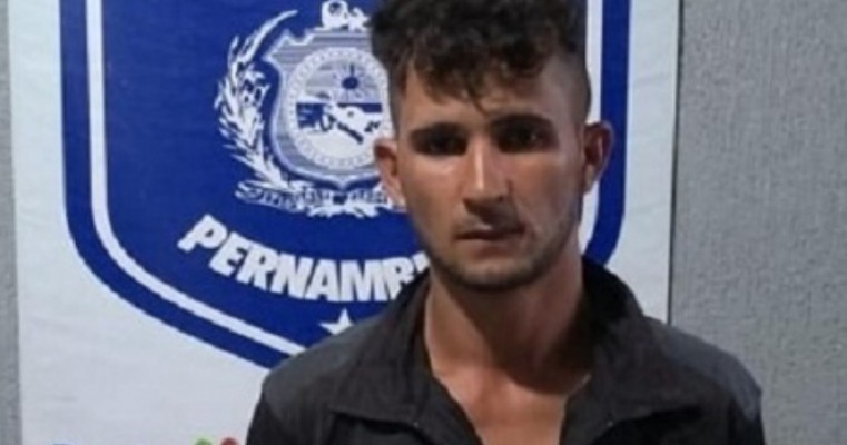 Policiais prendem acusado de homicídio em Ibimirim, no Sertão de PE