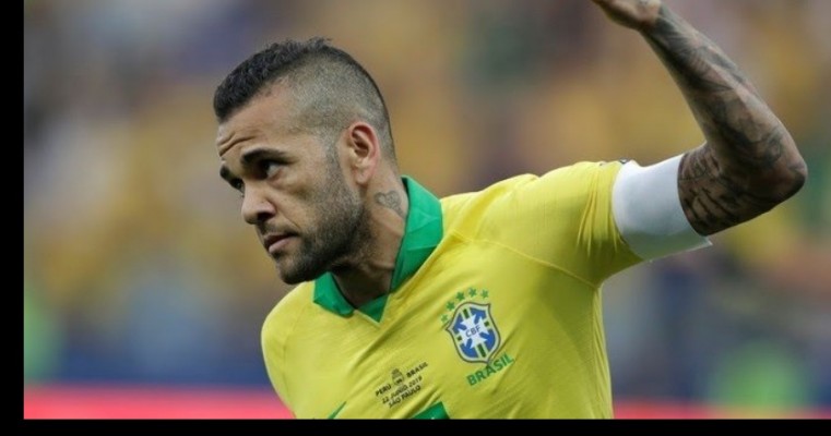 Daniel Alves tem três propostas e Europa como prioridade sobre Brasil ou China