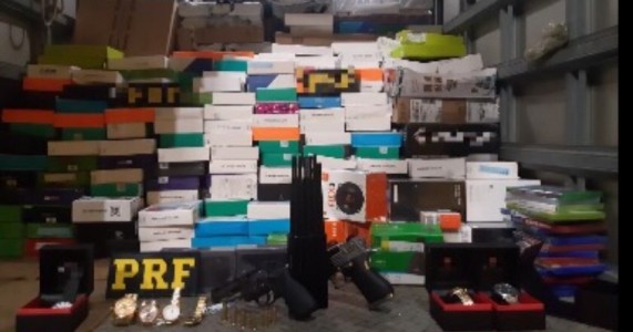 Seis homens são detidos com equipamentos eletrônicos roubados na BR 101