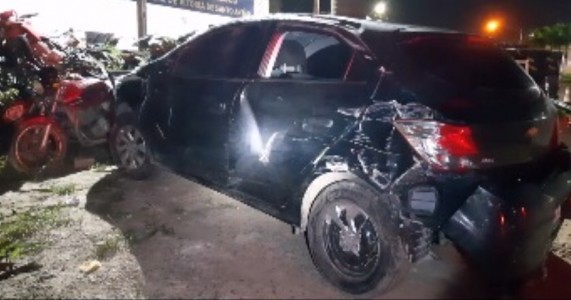 Após perseguição motorista é detido com carro roubado na BR 232, em Gravatá