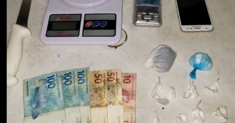 Petrolina-PE Polícias da Equipe Malhar e Rondesc Prendem Indivíduo Por Tráfico de Drogas