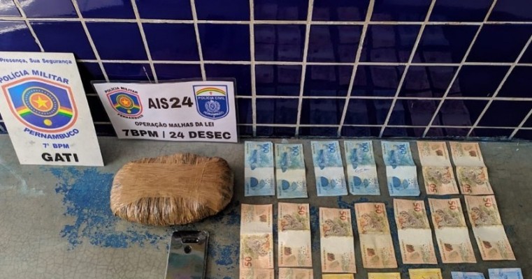 Ouricuri-PE Polícias do Gati e Malhar da Lei Prendem homem Por Tráfico de Drogas e Corrupção Ativa