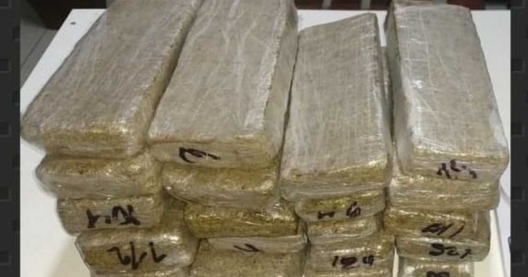 Suspeita de tráfico de drogas é presa com 25 kg de maconha em Caruaru