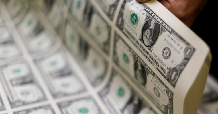 Dólar recua para menor nível desde o fim de julho, cotado a R$ 5,27