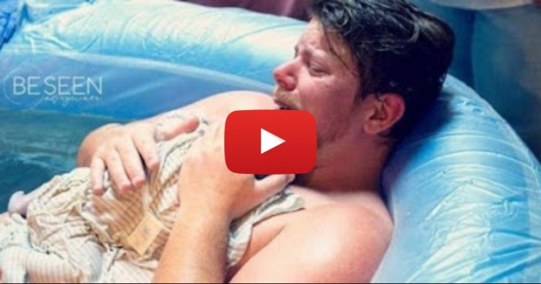 Homem trans dá à luz em parto na água; veja vídeo