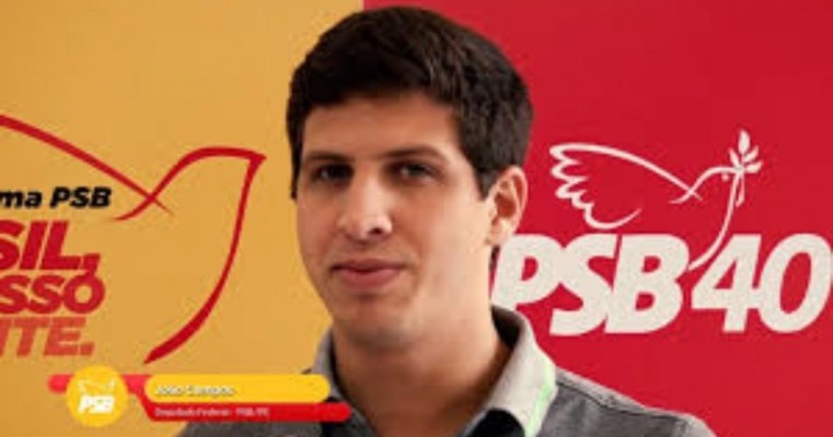 João apoia candidato de Bolsonaro na Câmara