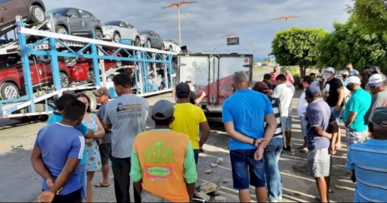 Acidente entre moto e caminhão mata motociclista em Penaforte-CE
