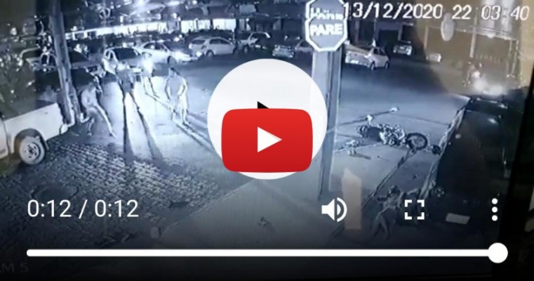 Vídeo mostra o exato momento de grave acidente na rua Joaquim Sampaio na noite deste domingo (13) em Salgueiro