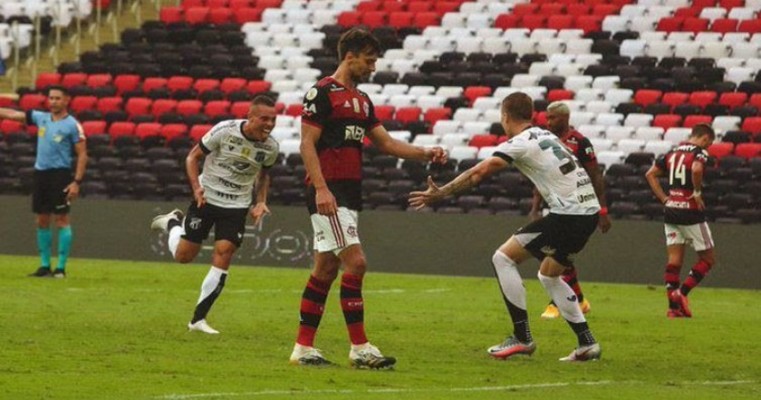 Ceará vence no Maracanã e complica Flamengo no Brasileirão