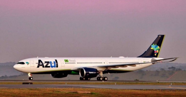 Avião sai do Recife para buscar doses de vacina na Índia