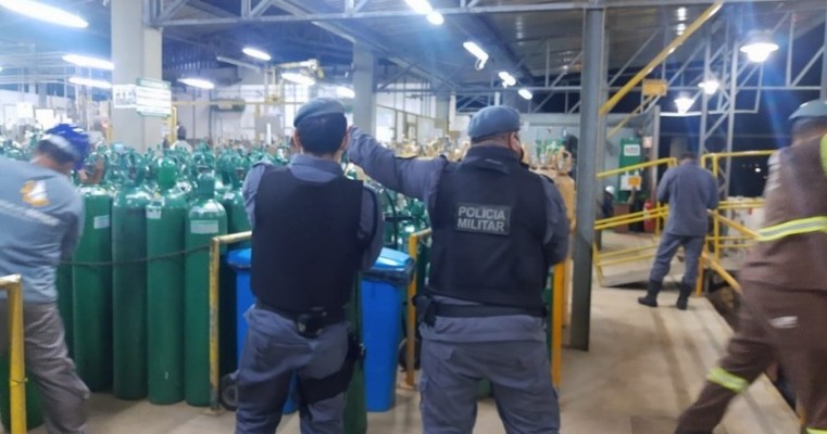 Manaus recebe cilindros de oxigênio de São Paulo