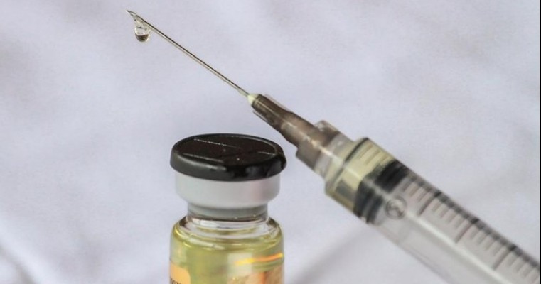 Não há mais desculpa para não se vacinar, diz microbiologista