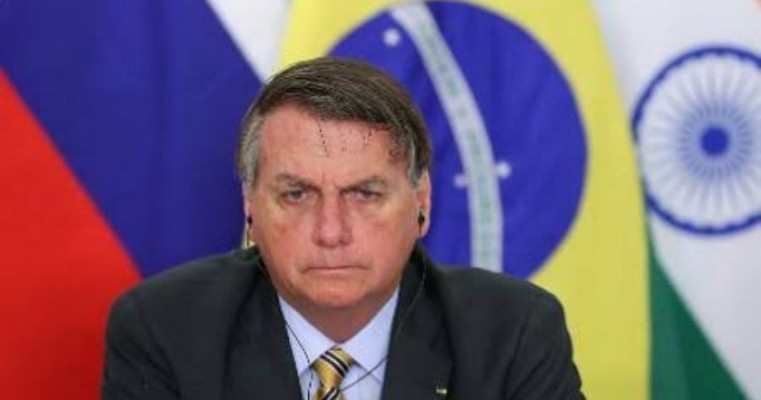 Bolsonaro: Leite condensado é para enfiar no rabo da imprensa