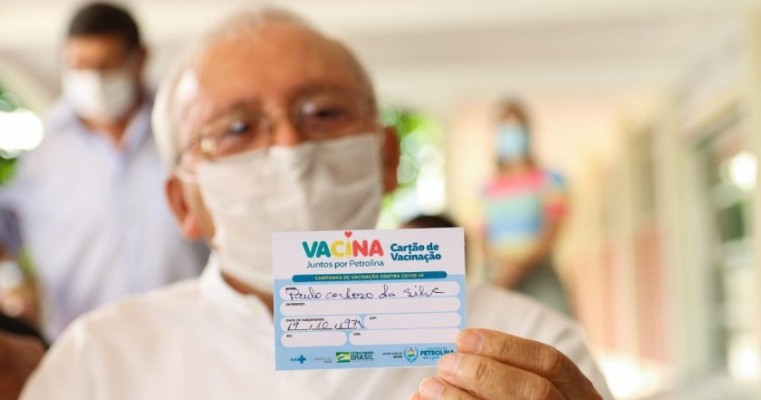 Petrolina inicia vacinação em idosos com mais de 85 anos