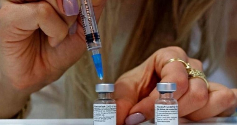 Vacina da Pfizer é eficaz contra variantes britânica e sul-africana, mostra estudo