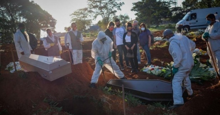Brasil registra média de 1.092 mortes por covid-19, a 2ª mais alta do ano