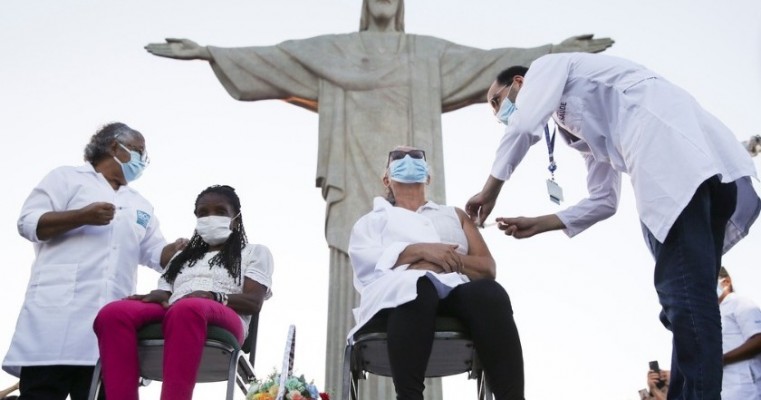Rio vai suspender vacinação por falta de doses