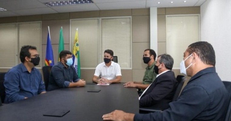 Vereadores Agaeudes Sampaio, Léo Parente e André de Zé Esmeraldo visitam prefeito de Jaboatão dos Guararapes