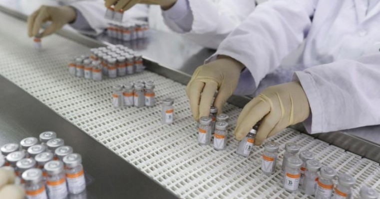 Saúde inclui acordos com Rússia e Índia e projeta 230 milh de doses até julho