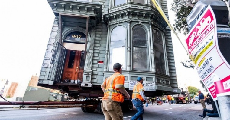 Casa de 139 anos é transportada para mudar de endereço em San Francisco