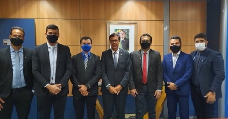 Vereadores de Salgueiro se reúnem com ministro do Turismo em Brasília
