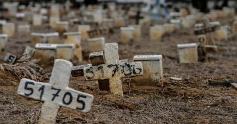 1.726 mortes por covid em 24 h: Brasil atinge novo recorde na pandemia