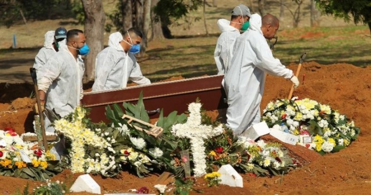 Covid: Brasil tem média de 1.540 mortes e bate recorde pelo 10º dia seguido