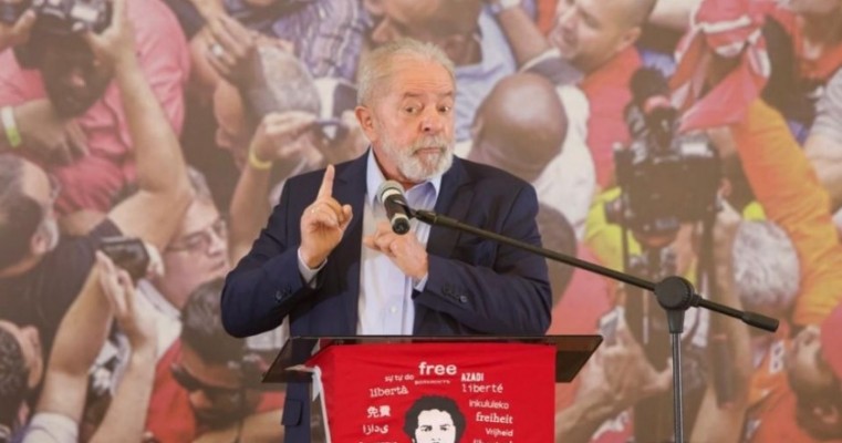 Em tom de candidato, Lula se diz ‘livre da Lava Jato’ e afirma: ‘Não tenham medo de mim’