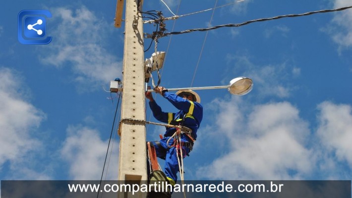 Prefeitura inicia instalação de kits de iluminação pública no residencial Santo Antônio, do Minha Casa, Minha Vida