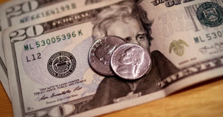Dólar cai para R$ 5,58 e bolsa dispara após anúncio do Fed