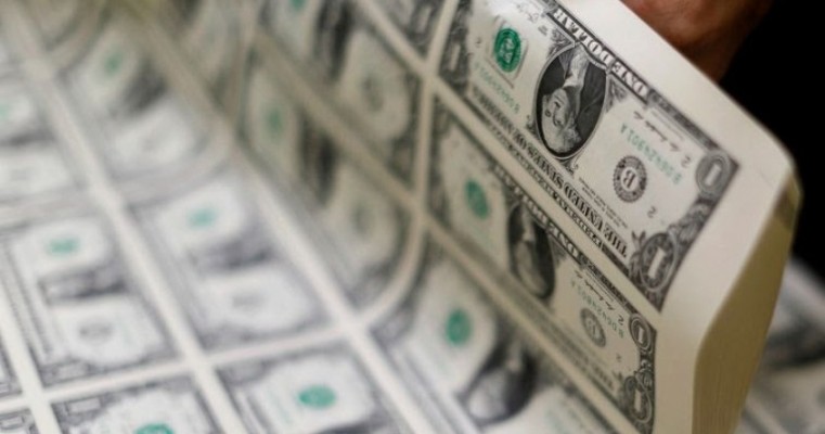 Dólar cai para R$ 5,48 e fecha no menor valor em três semanas