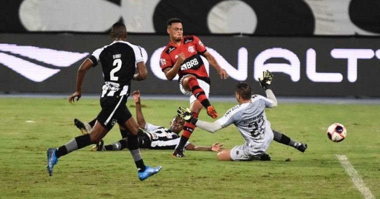 Artilheiro do Carioca Rodrigo Muniz comemora boa fase de olho na concorrência do Flamengo Estou com os melhores do Brasil