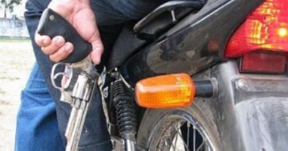 DUPLA DE ASSALTANTES EM UMA MOTO CG DE COR PRETA, SEM PLACA, VEM ASSUSTANDO A POPULAÇÃO EM SALGUEIRO-PE