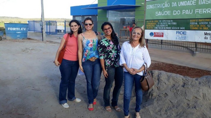 Equipe da secretaria de Saúde vistoria obra de Unidade de Saúde do Pau Ferro