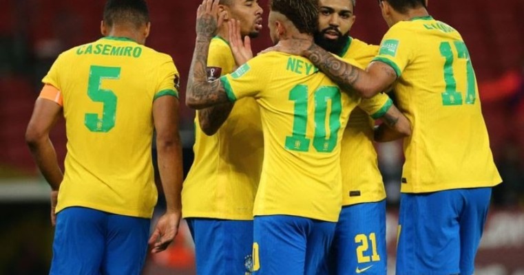 Brasil vence marcação do Equador e dispara na ponta das Eliminatórias