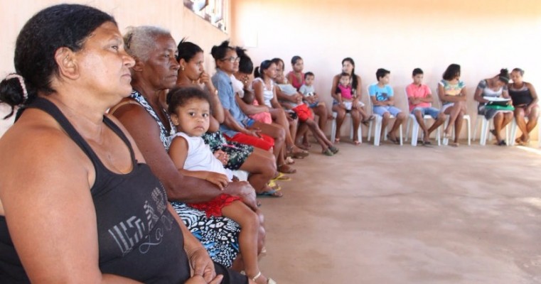 Prefeito participa de reunião com moradores da Queimada Grande