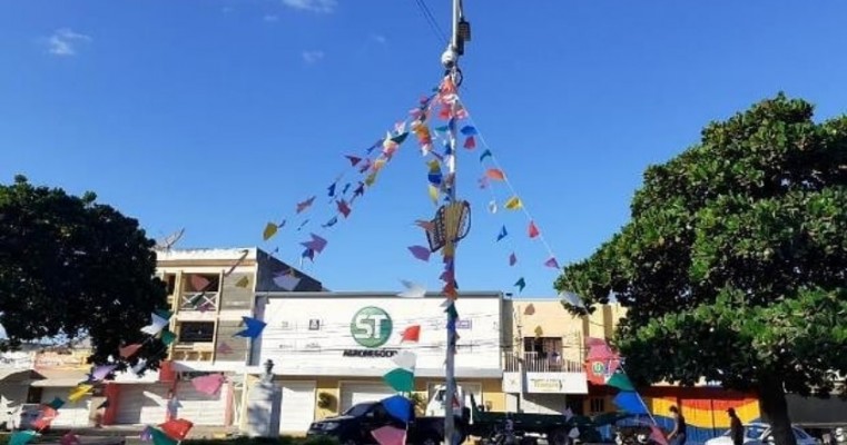 Cabrobó ornamenta espaços públicos, mantendo viva tradição junina