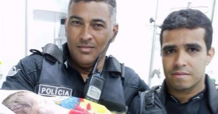Polícia resgata recém-nascido jogado dentro de esgoto em Pernambuco