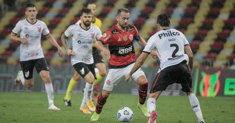 Flamengo atropela Athletico-PR no Maracanã e sobe no G4 do Brasileiro- Blog do Francisco Brito