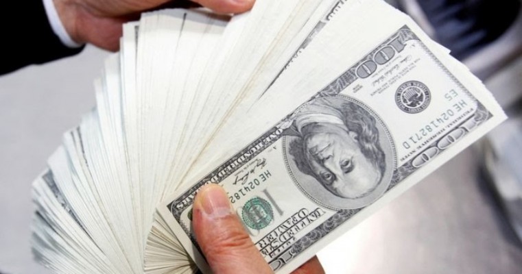Dólar fecha abaixo de R$ 5,60 com acordo sobre PEC dos Precatórios