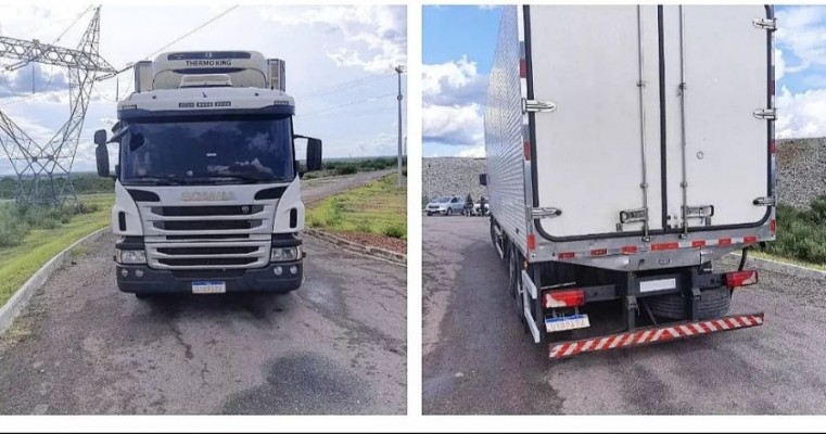 PM da 1°CIPM recupera caminhão roubado na BR- 316 em Floresta-PE, motorista não foi localizado