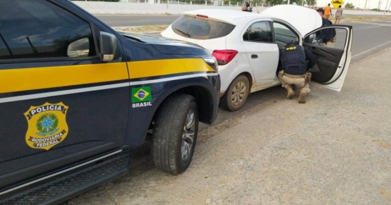 Veículo roubado em Salvador é recuperado pela PRF em Petrolina no sertão de Pernambuco