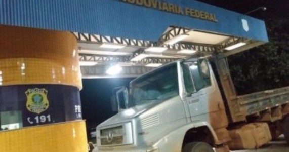 PRF recupera no Maranhão caminhão roubado há seis anos em Salgueiro