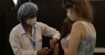 Média móvel de óbitos caiu 60,4% desde o pico da Ômicron, diz Saúde