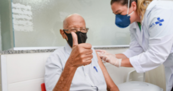 PERNAMBUCO AUTORIZA 4ª DOSE DA VACINA CONTRA A COVID-19 PARA QUEM TEM MAIS DE 65 ANOS